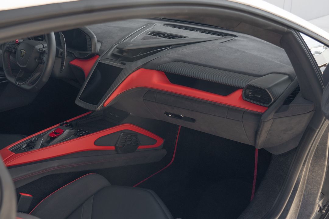 2024 Lamborghini Revuelto