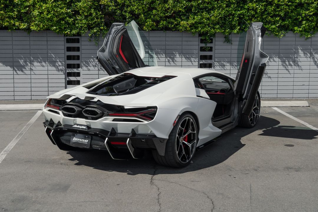 2024 Lamborghini Revuelto
