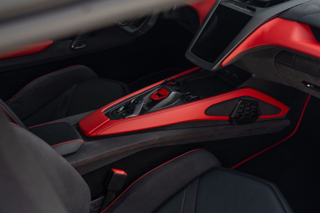 2024 Lamborghini Revuelto