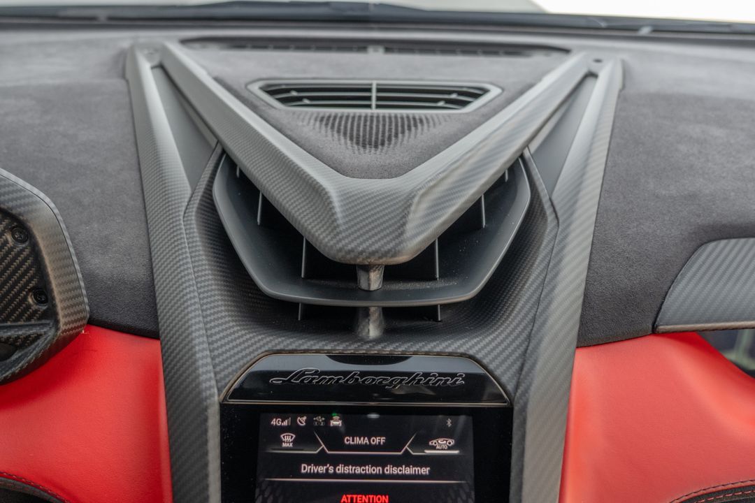 2024 Lamborghini Revuelto