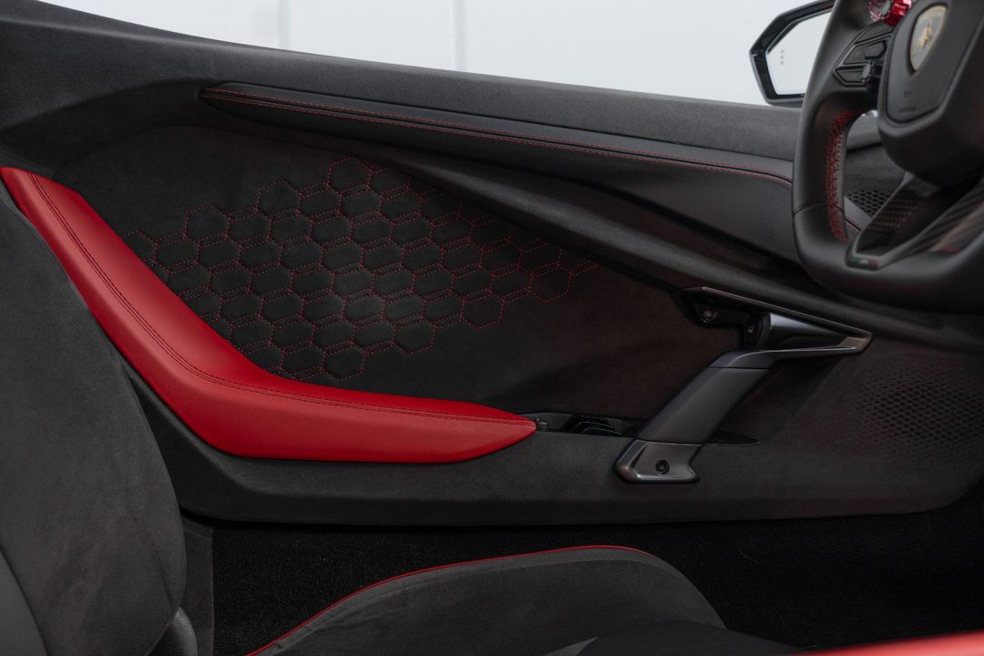 2024 Lamborghini Revuelto
