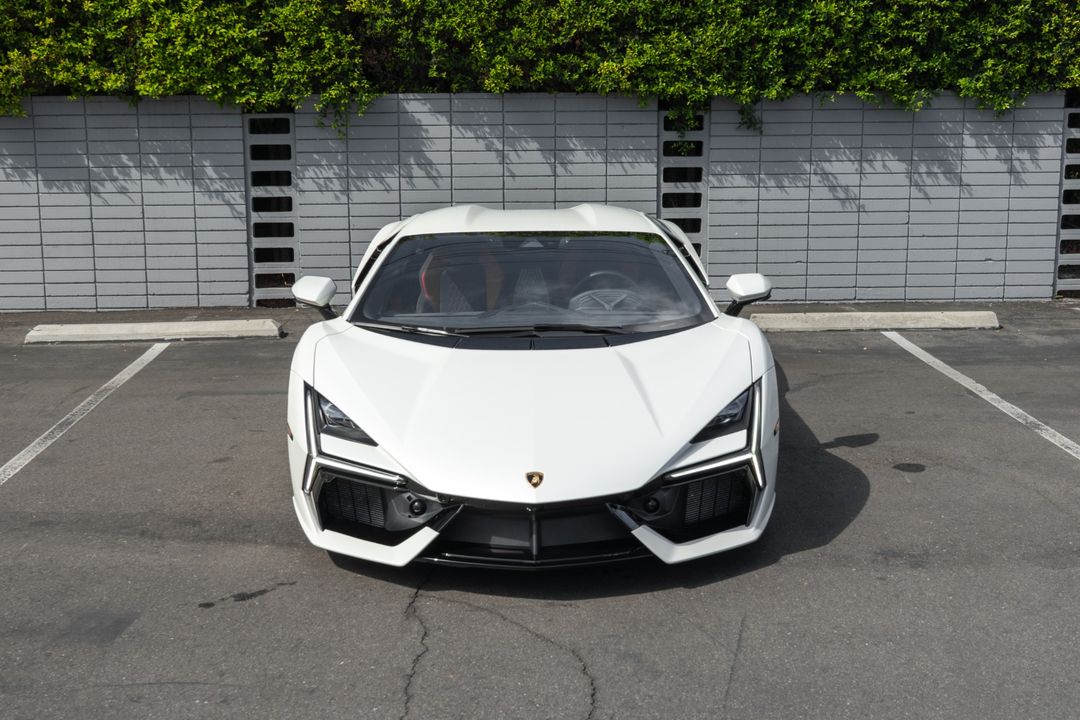 2024 Lamborghini Revuelto