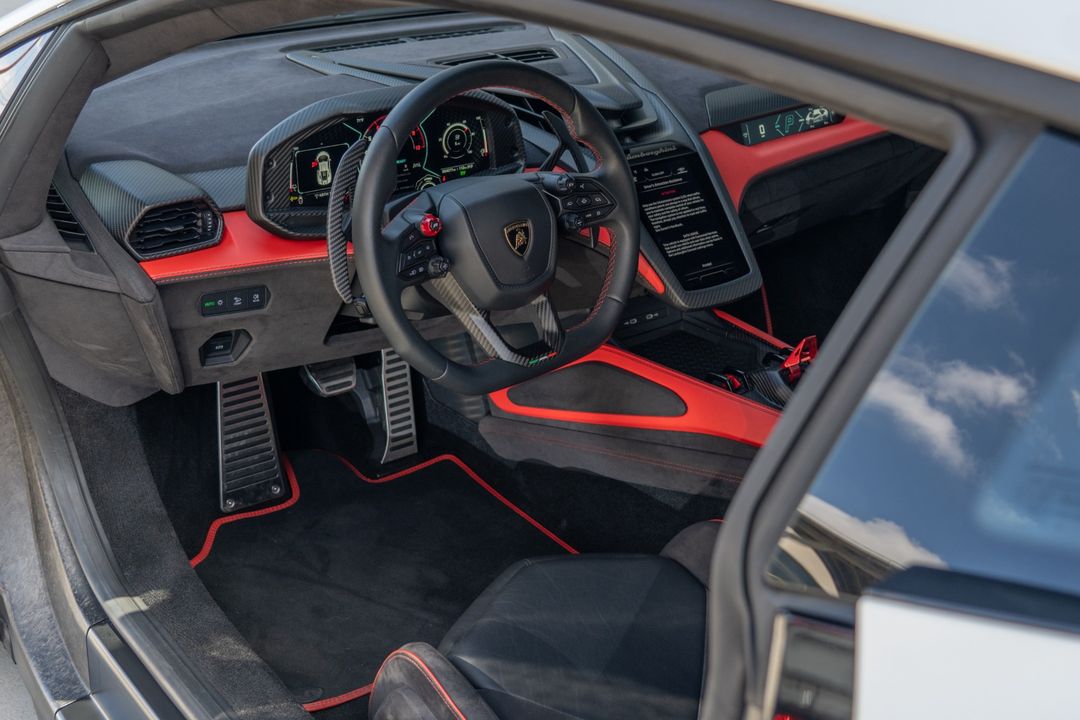 2024 Lamborghini Revuelto