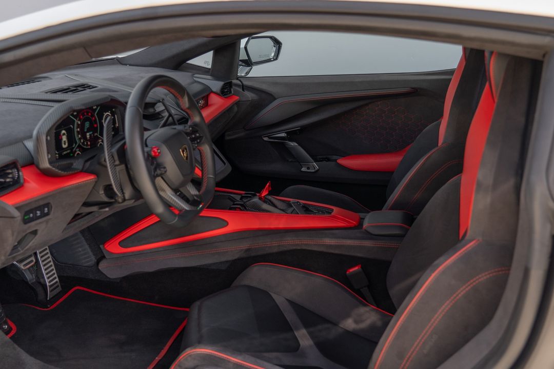 2024 Lamborghini Revuelto