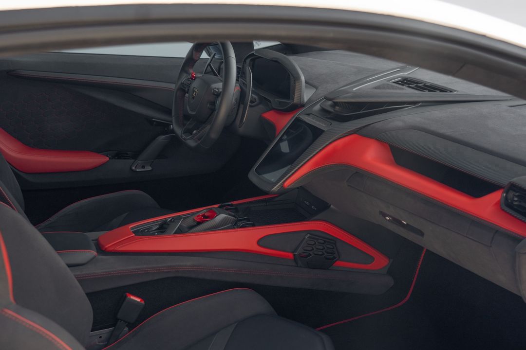 2024 Lamborghini Revuelto