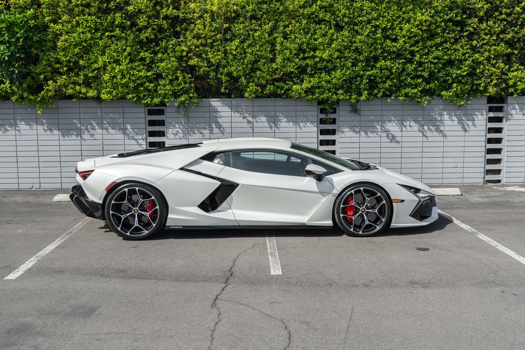 2024 Lamborghini Revuelto