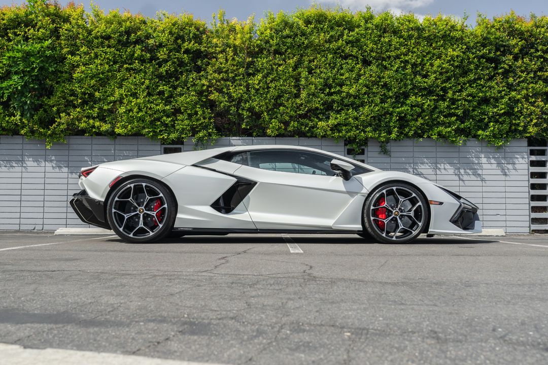 2024 Lamborghini Revuelto