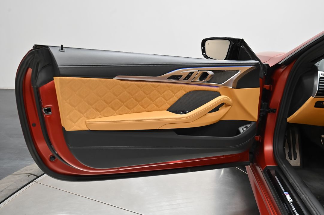 2022 BMW M8