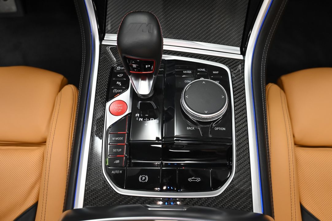 2022 BMW M8