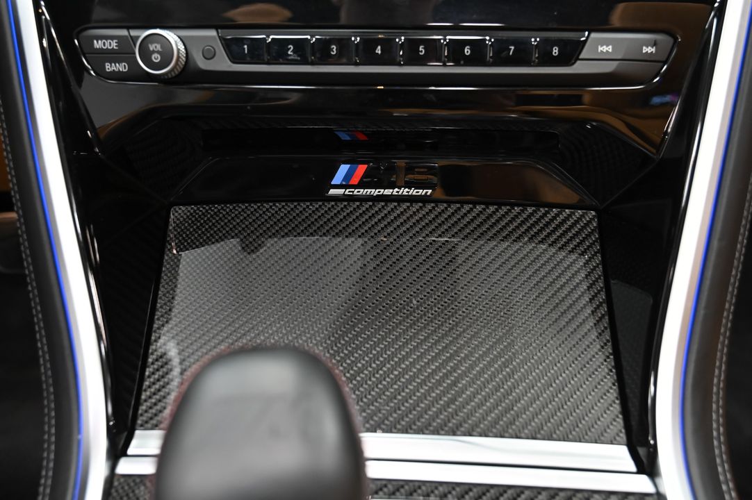 2022 BMW M8