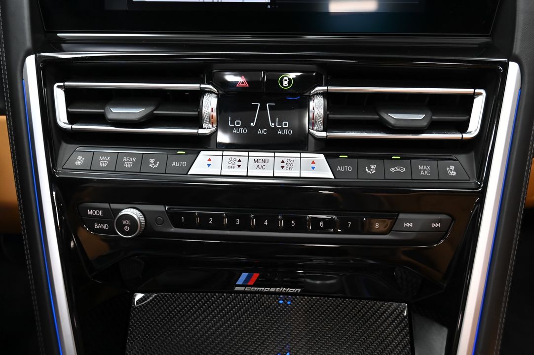 2022 BMW M8