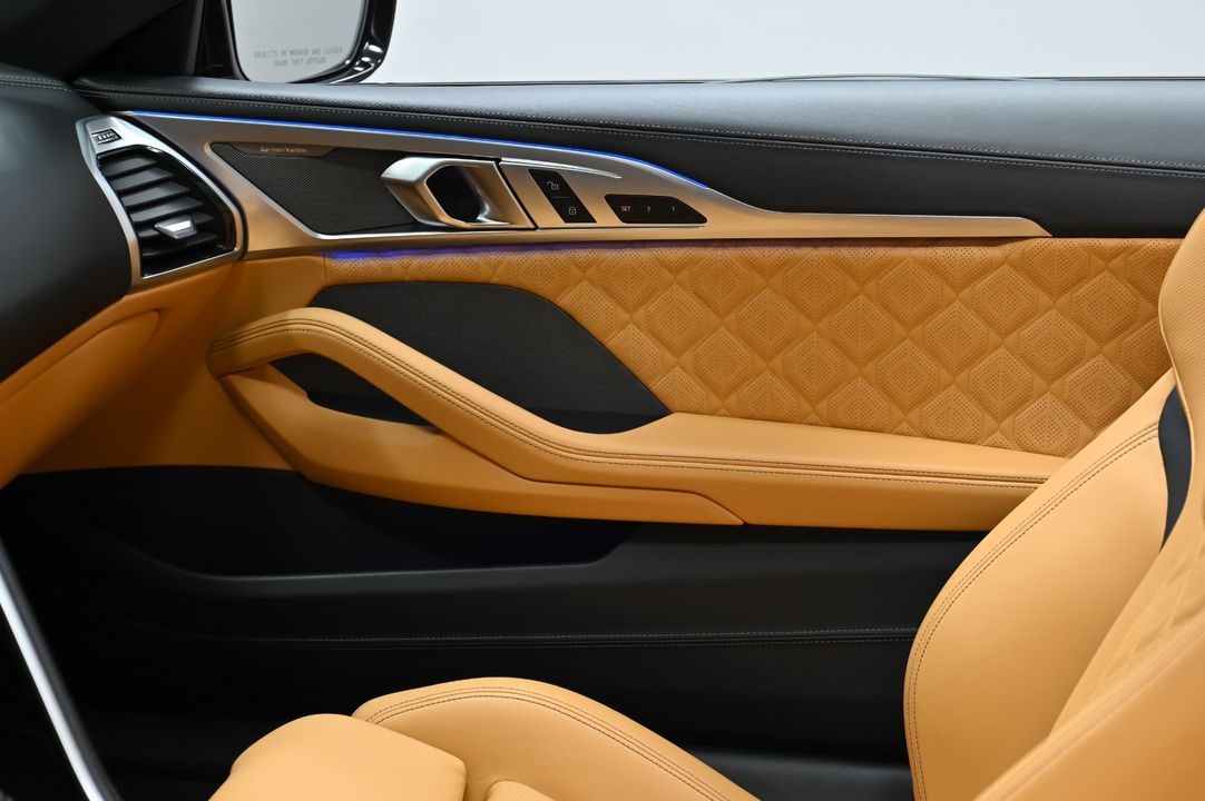 2022 BMW M8
