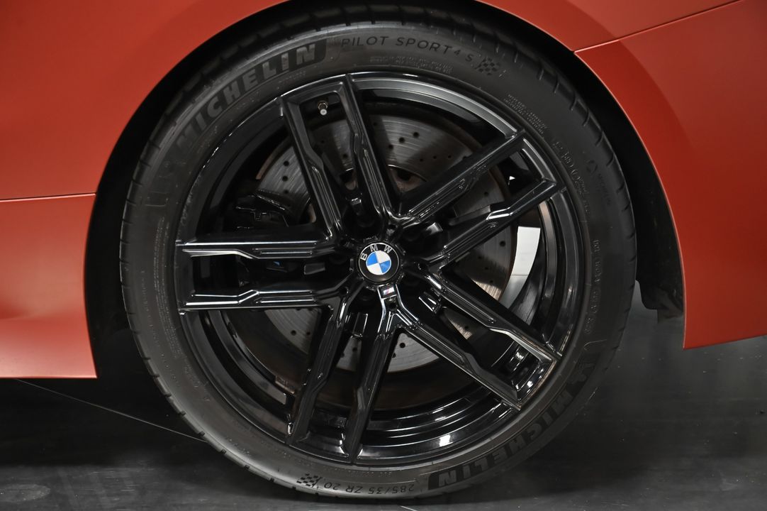 2022 BMW M8