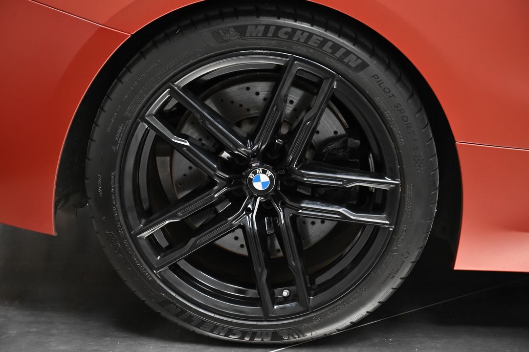2022 BMW M8