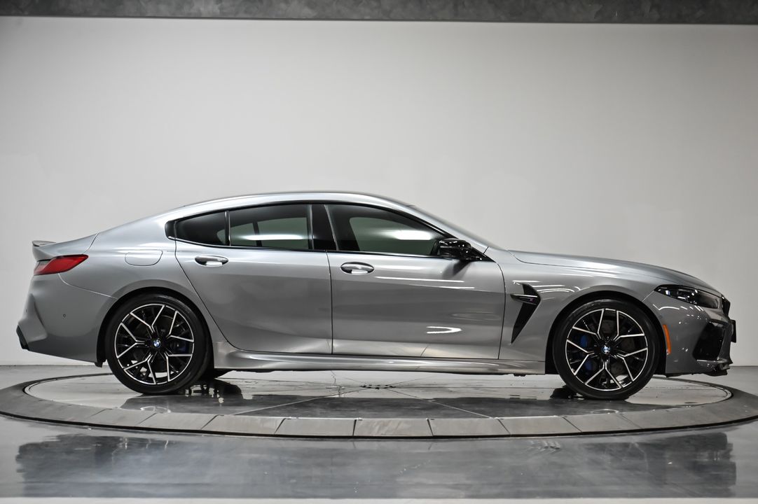 2023 BMW M8