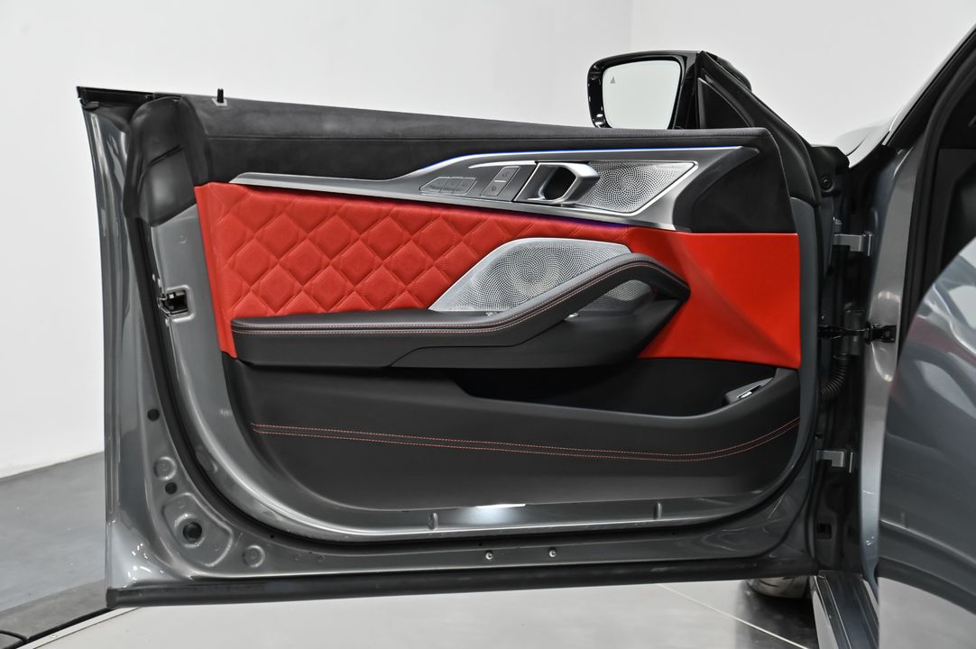 2023 BMW M8