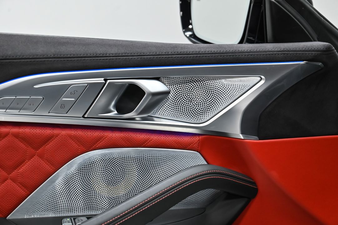 2023 BMW M8