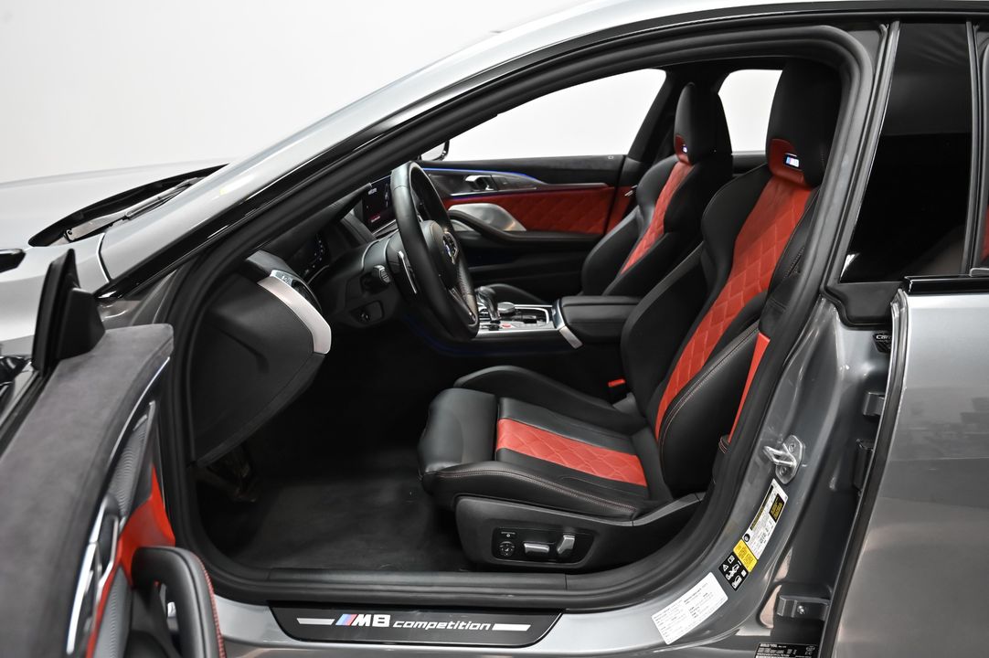 2023 BMW M8