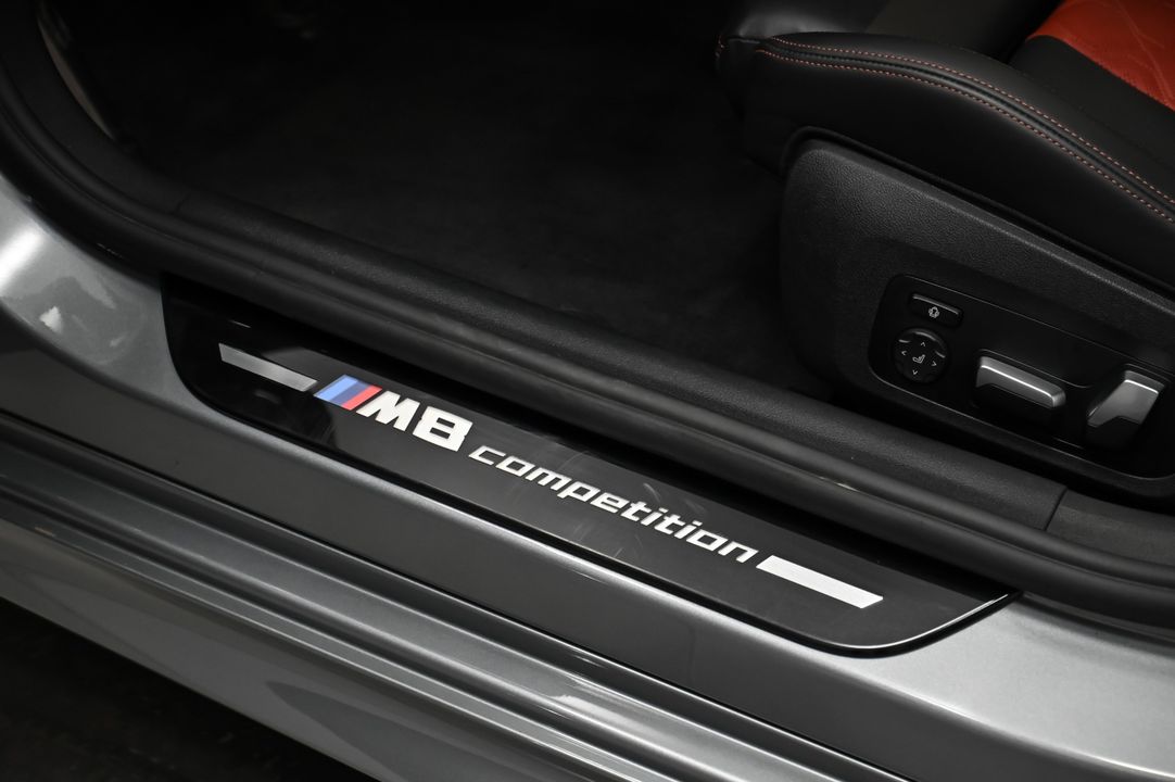 2023 BMW M8