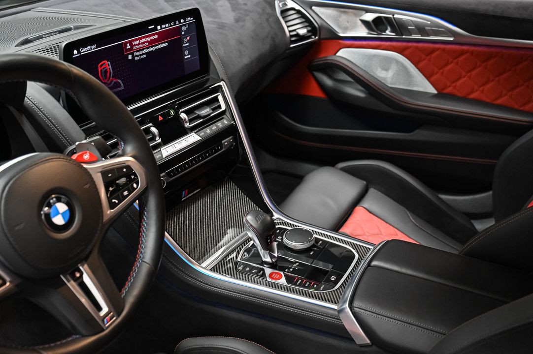 2023 BMW M8