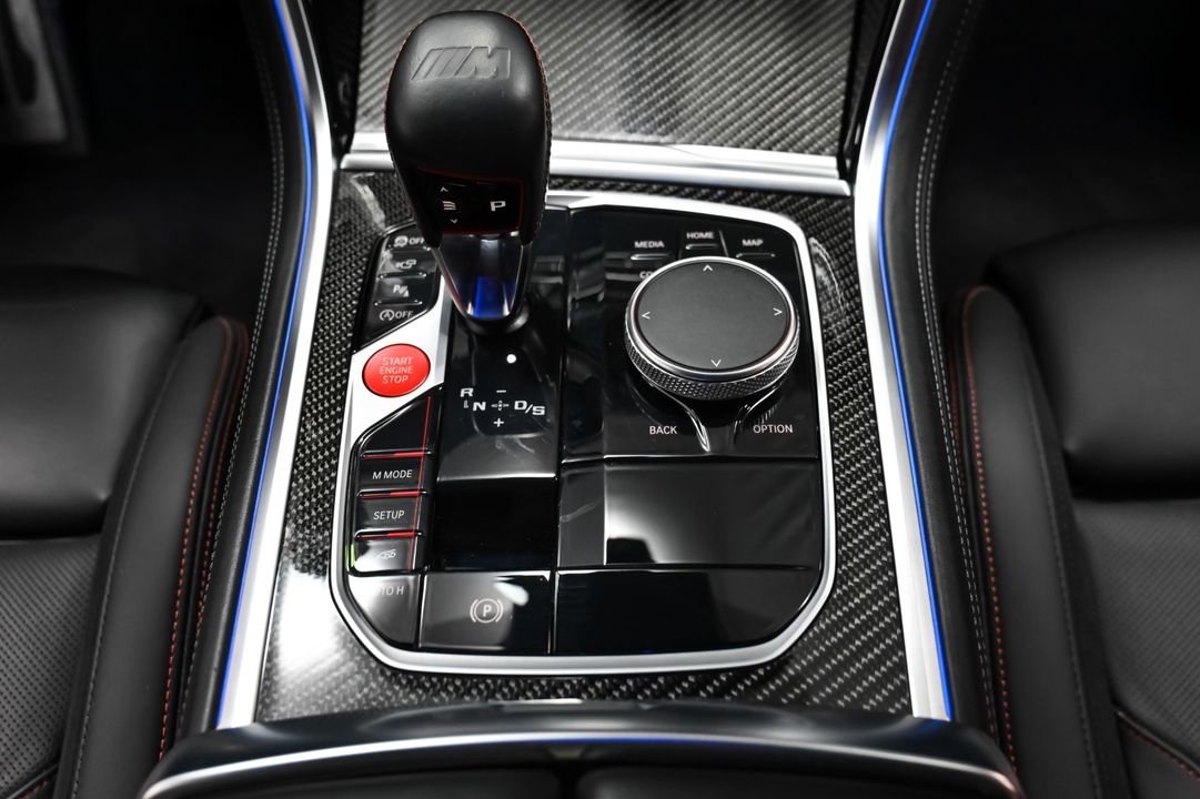 2023 BMW M8