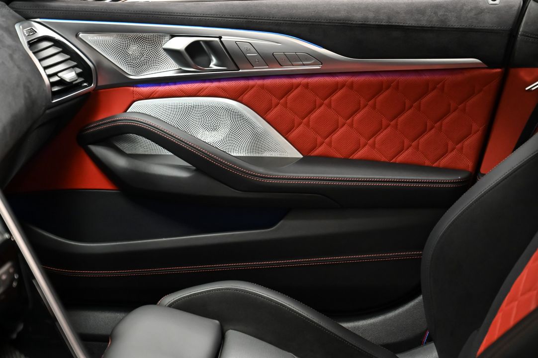 2023 BMW M8