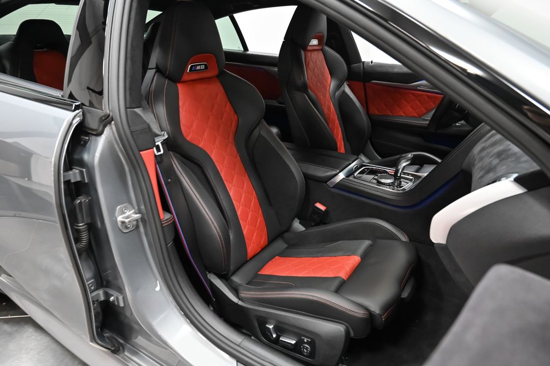 2023 BMW M8