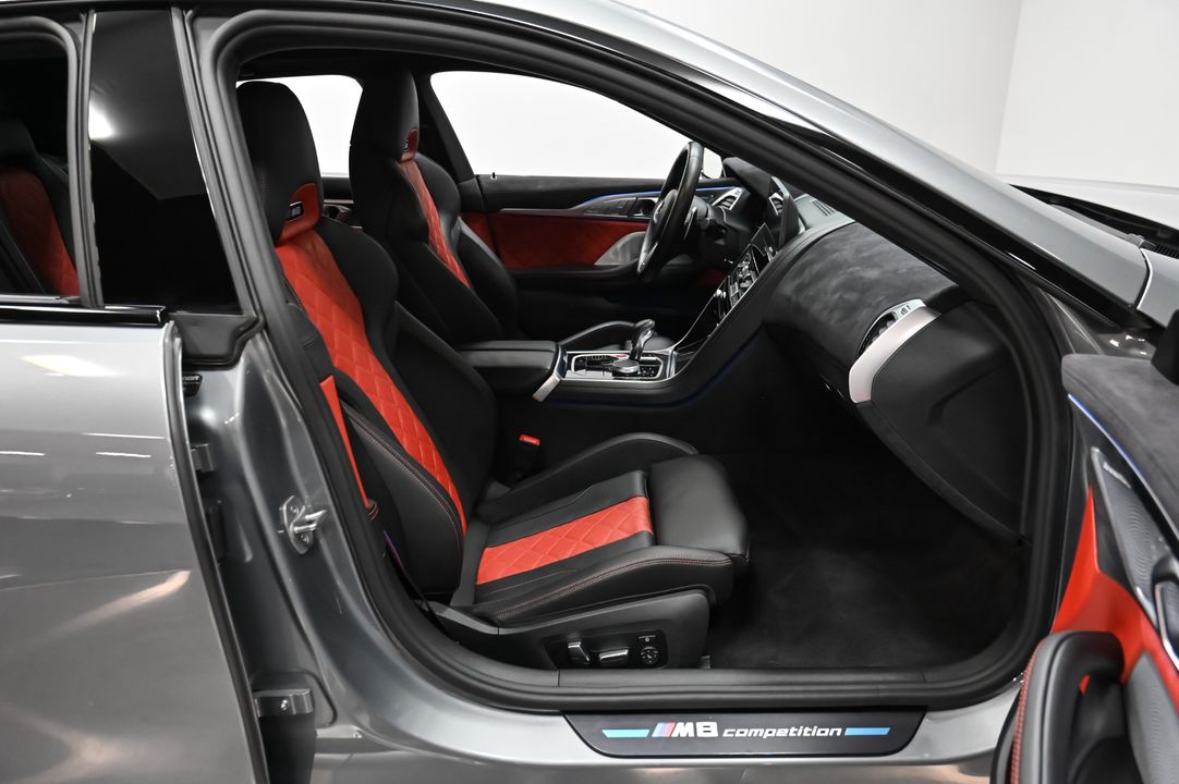 2023 BMW M8