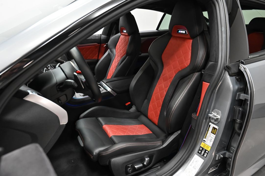 2023 BMW M8
