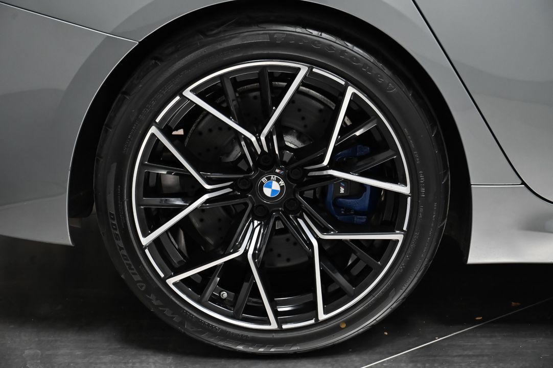2023 BMW M8
