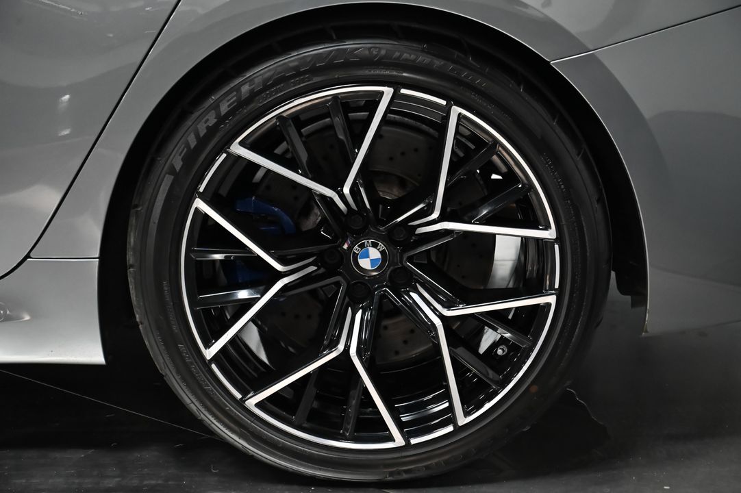 2023 BMW M8