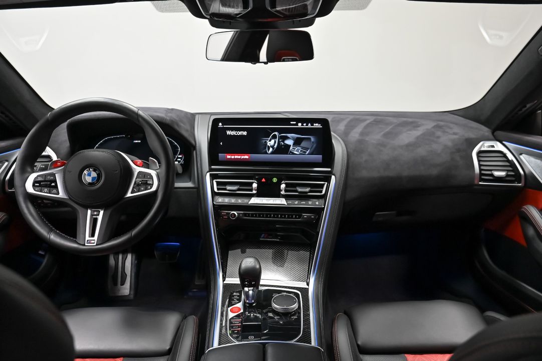 2023 BMW M8