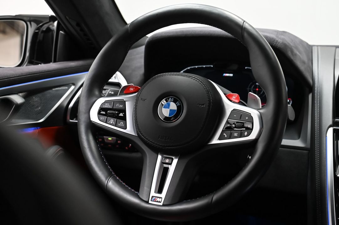 2023 BMW M8