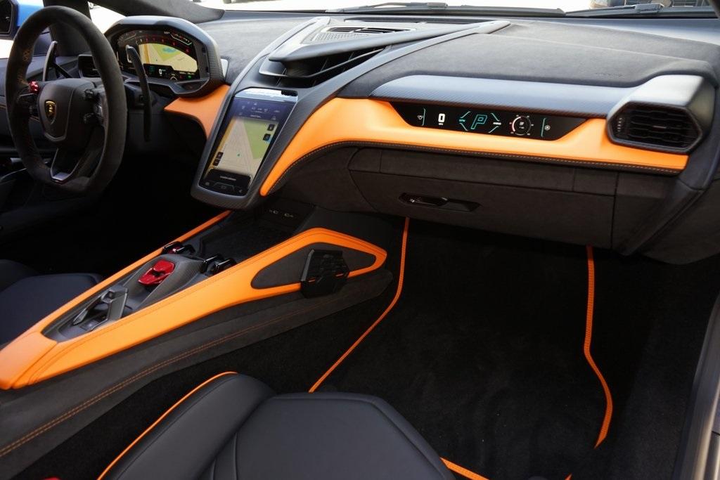 2025 Lamborghini Revuelto