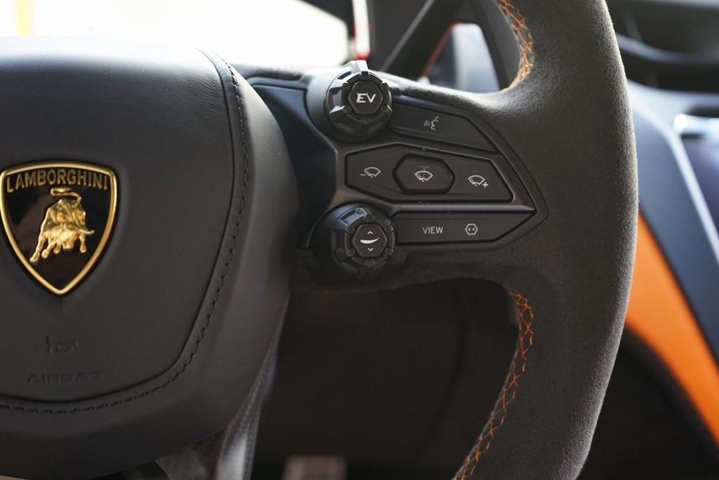 2025 Lamborghini Revuelto