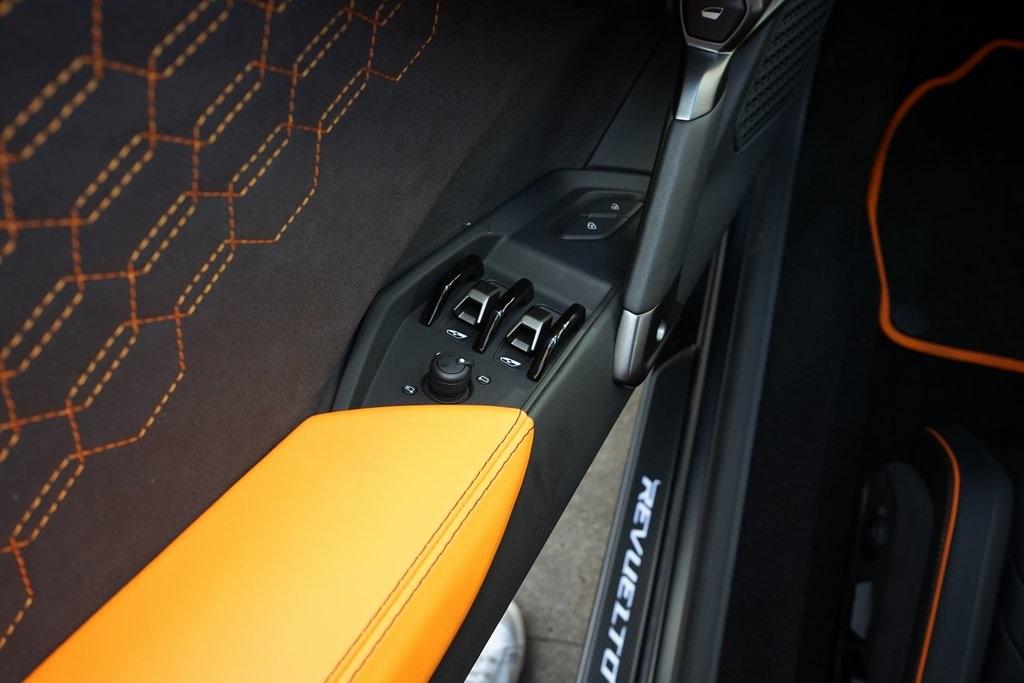 2025 Lamborghini Revuelto
