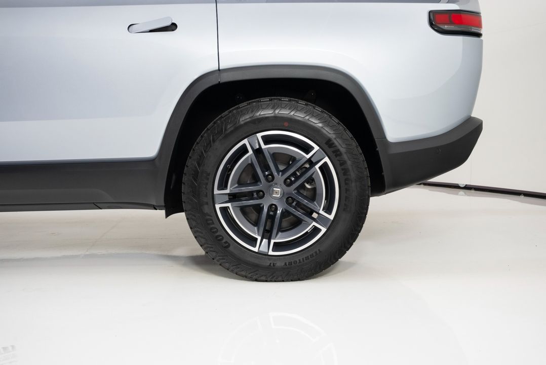 2026 Rivian R1S