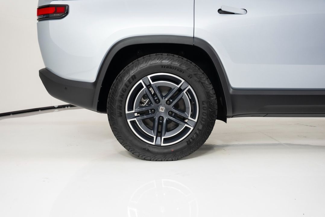 2026 Rivian R1S