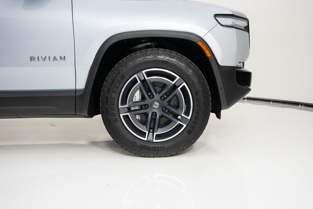 2026 Rivian R1S