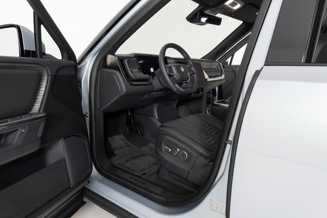 2026 Rivian R1S