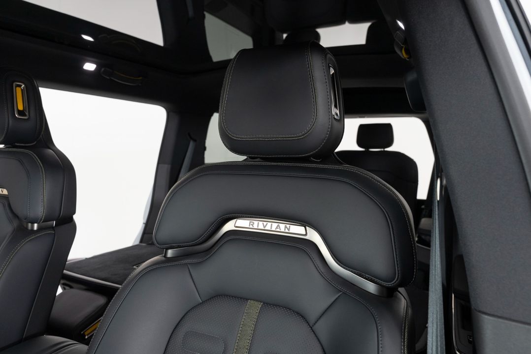 2026 Rivian R1S
