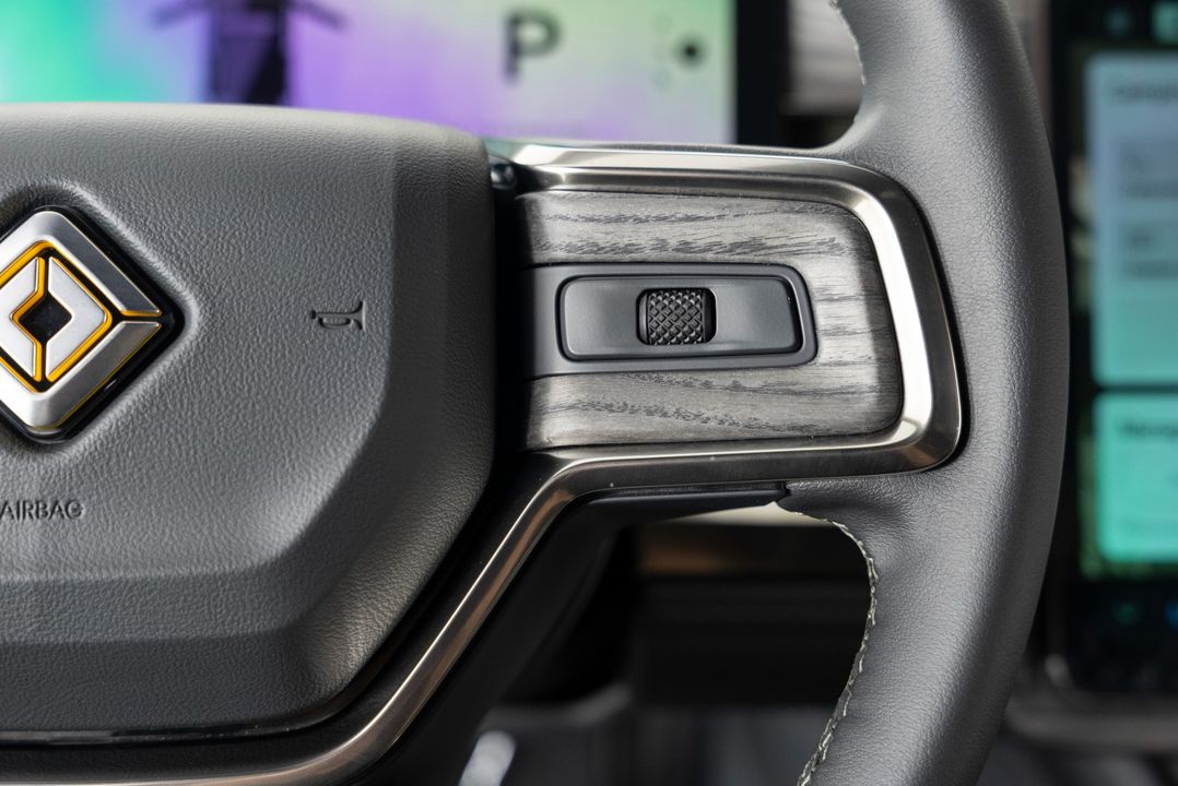 2026 Rivian R1S