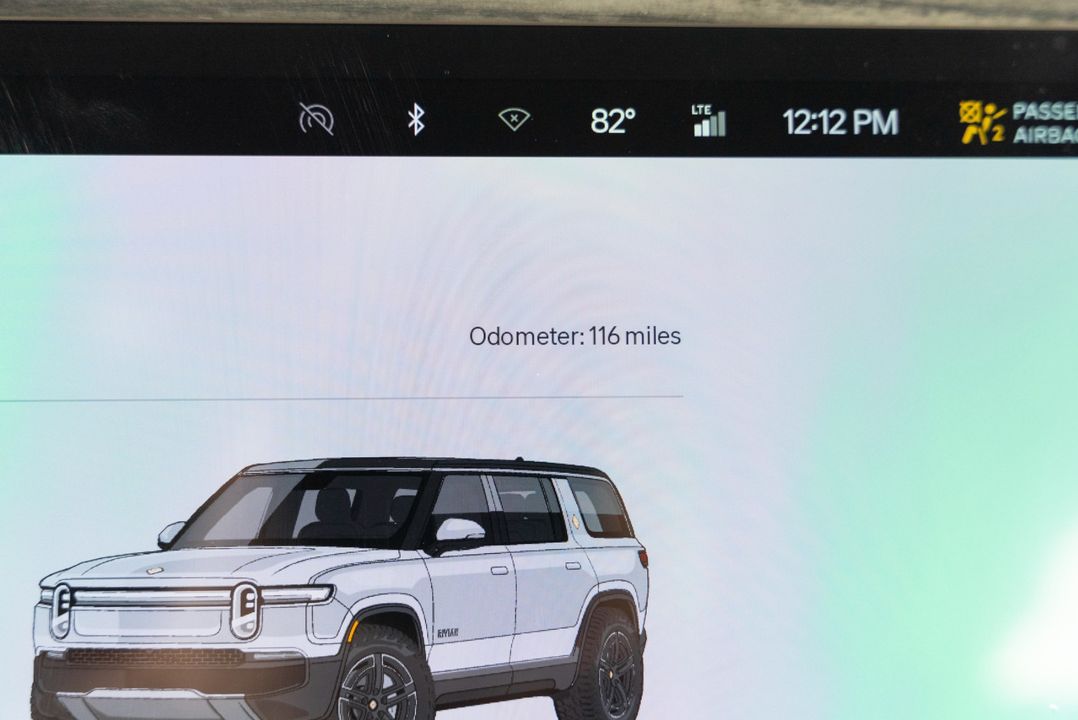 2026 Rivian R1S