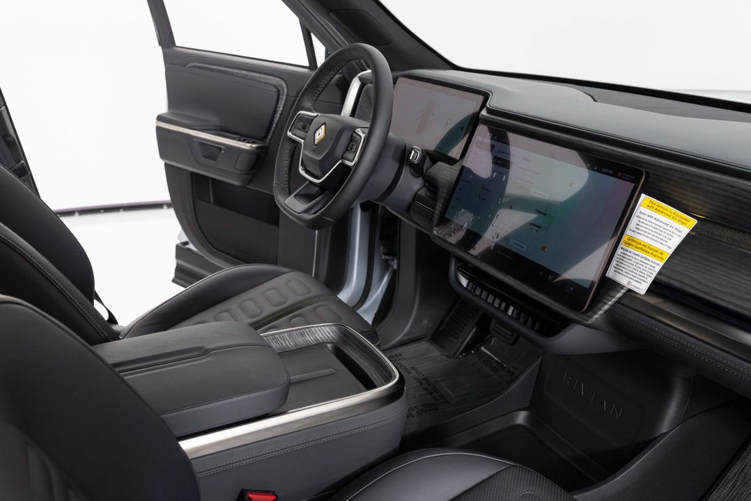2026 Rivian R1S