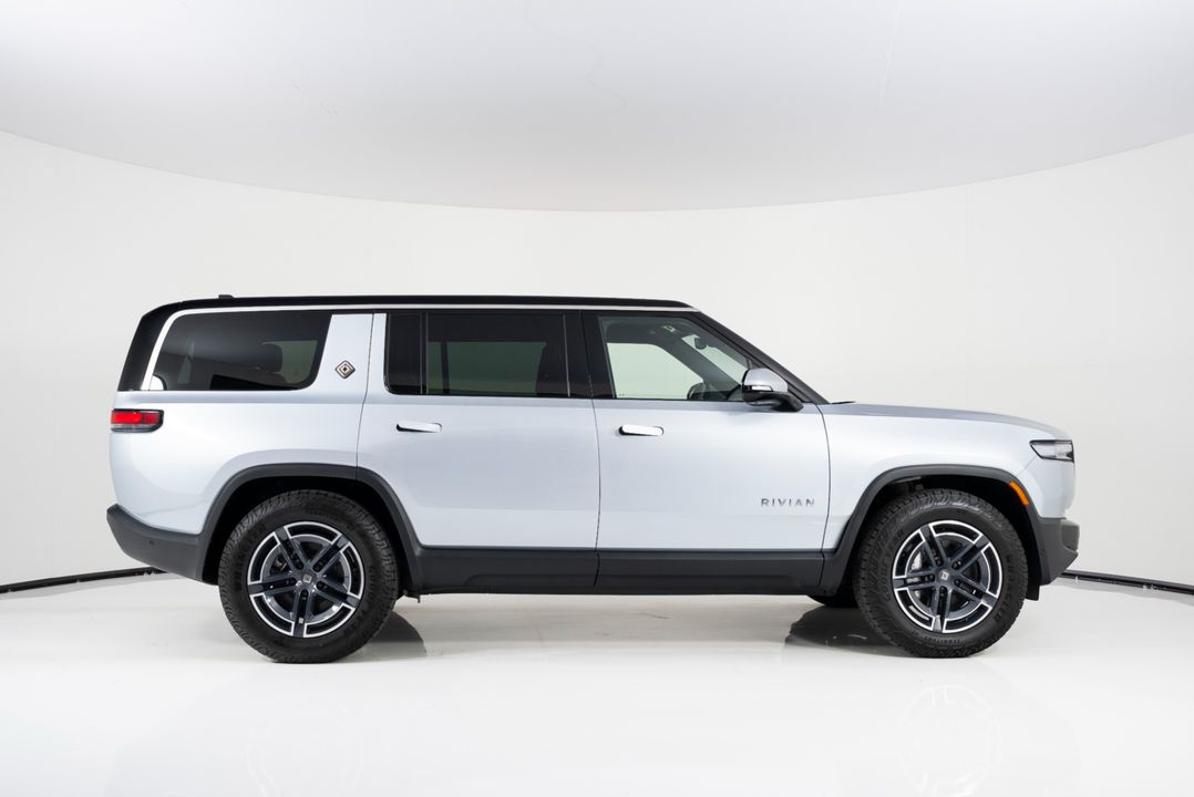 2026 Rivian R1S