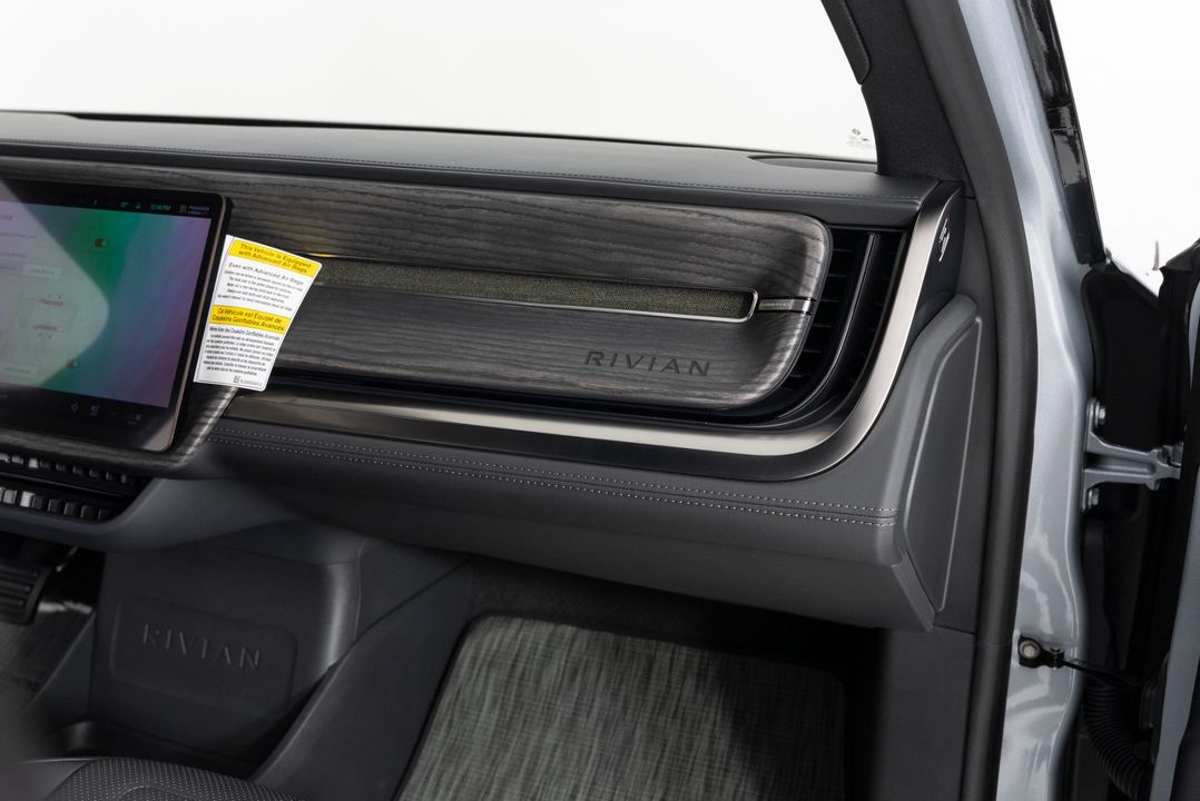 2026 Rivian R1S