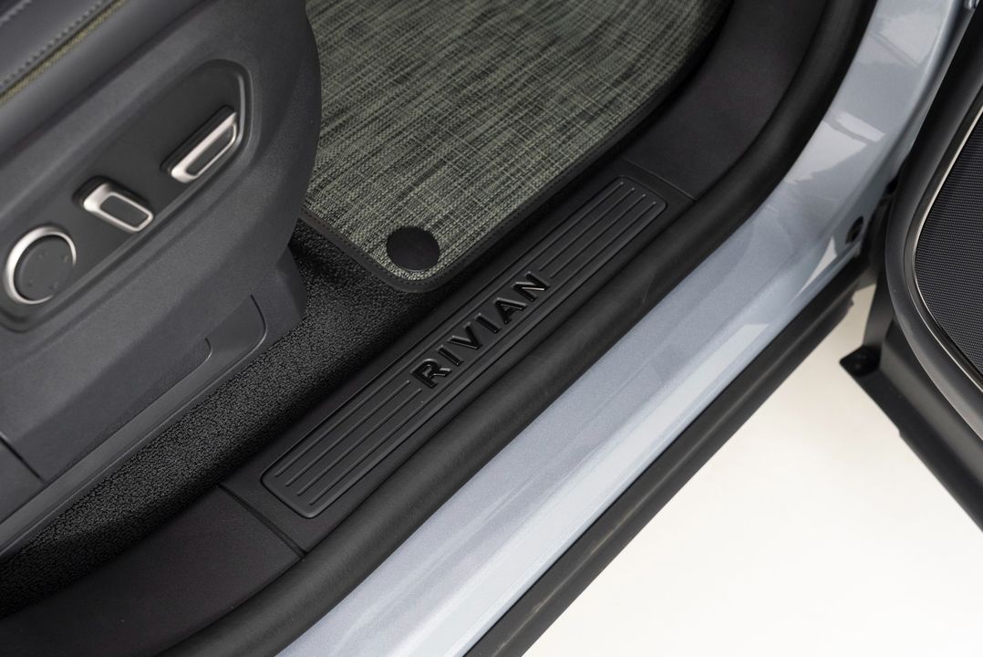 2026 Rivian R1S