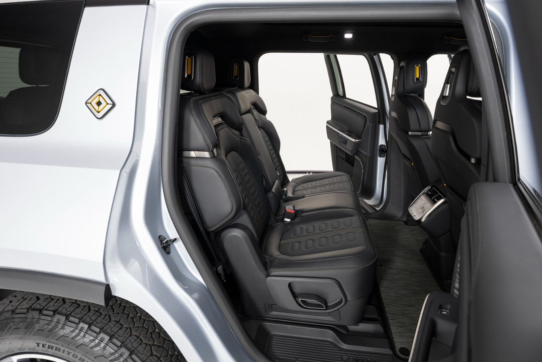 2026 Rivian R1S