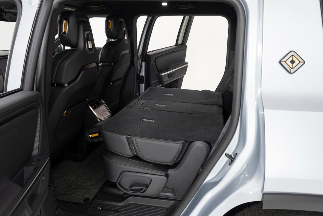2026 Rivian R1S