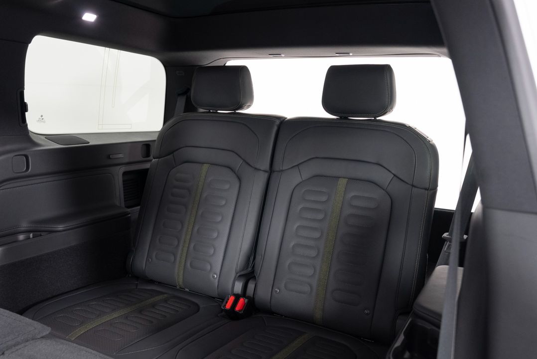 2026 Rivian R1S